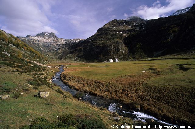  Lo valle dello Scalcoggia e lo Spadolazzo - click to next image
