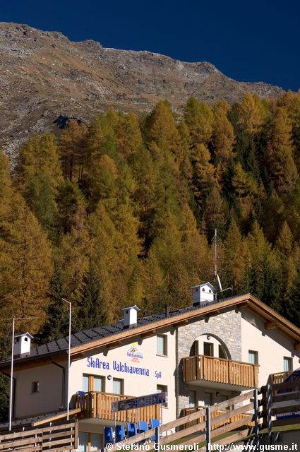  Edificio Skiarea in via per Motta - click to next image