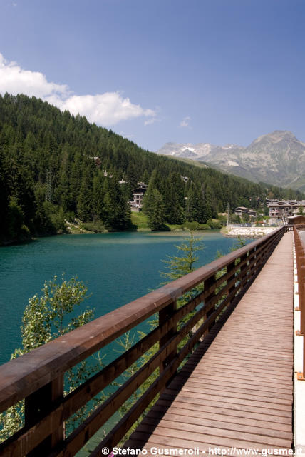  Passeggiata ciclopedonale lungo il lago - click to next image