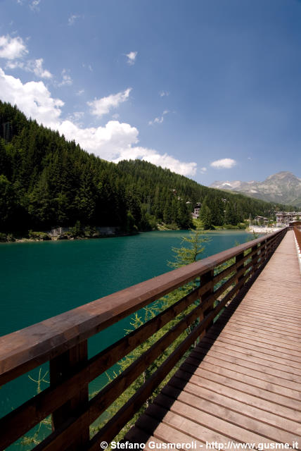  Passeggiata ciclopedonale lungo il lago - click to next image