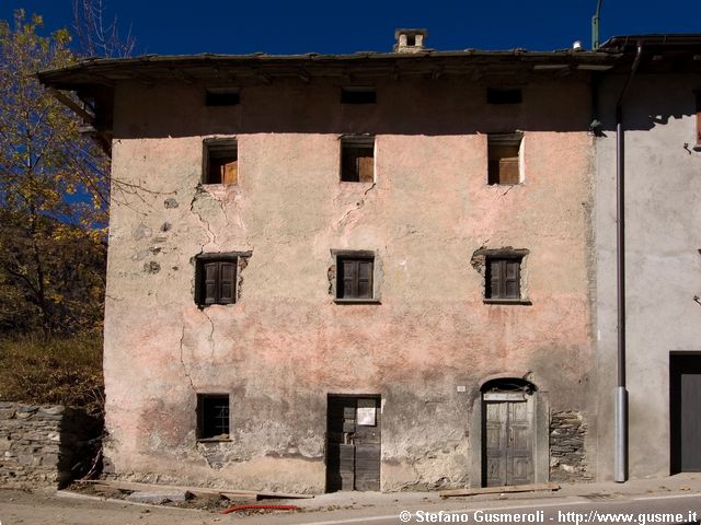  Palazzo sulla statale - click to next image