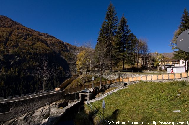 Passeggiata alla cascata di Pianazzo - click to next image