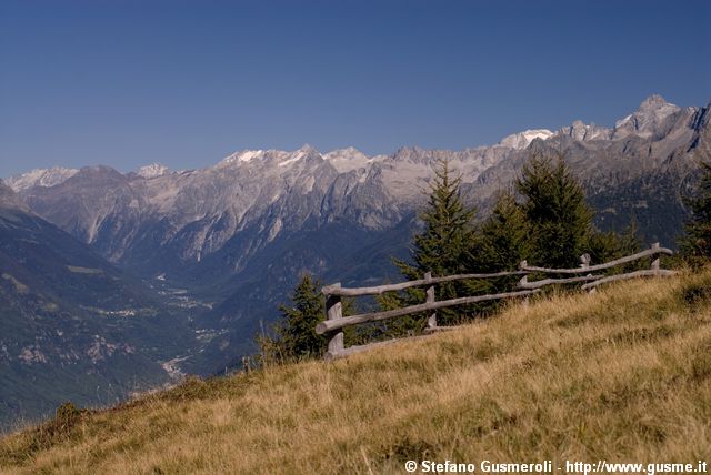  Dall'alpe Cima verso la Bregaglia - click to next image