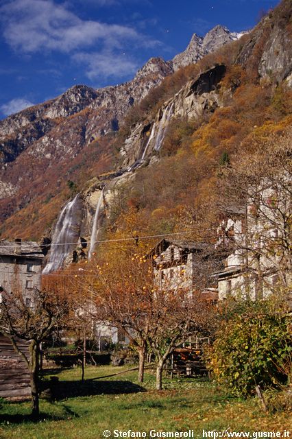  Borgonuovo di Piuro e cascate - click to next image