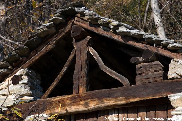  Travature su un fienile - click to next image
