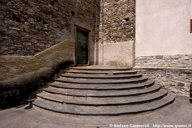  S.Abbondio - Portale laterale - click to next image