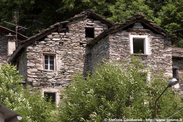  Palazzi in S.Abbondio - click to next image