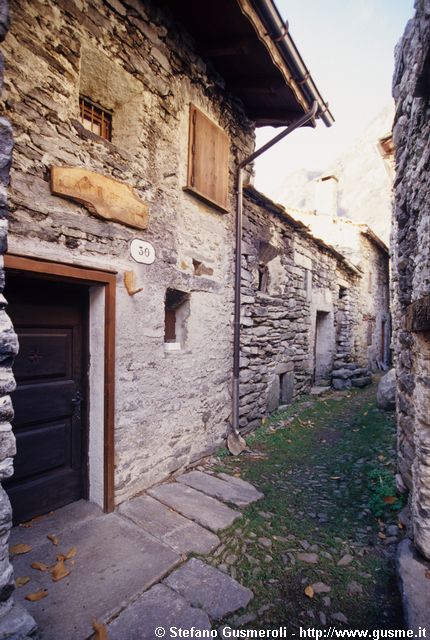  Vicolo - click to next image