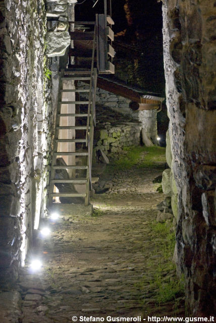  Vicolo - click to next image