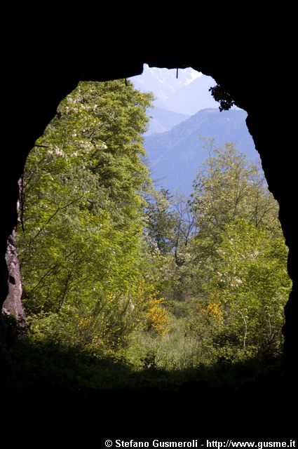  Vecchia galleria ferroviaria - click to next image
