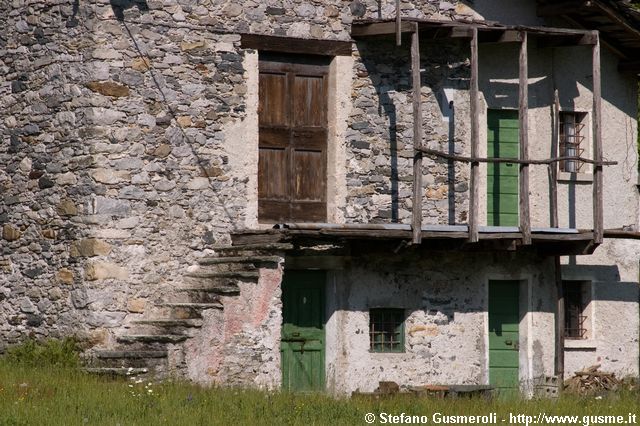  Rustici presso Berzo - click to next image