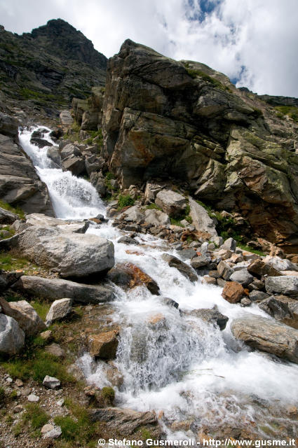  Torrente emissario del lago Forato - click to next image