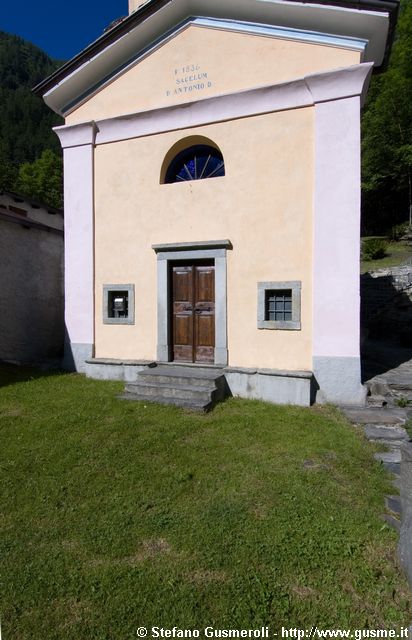  Il sagrato di S.Antonio - click to next image