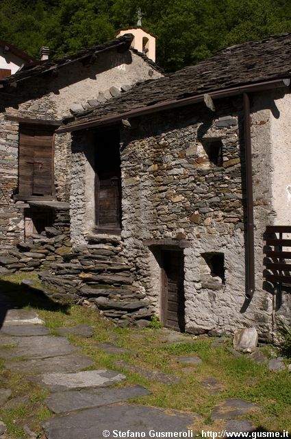  Vicolo di Vho - click to next image