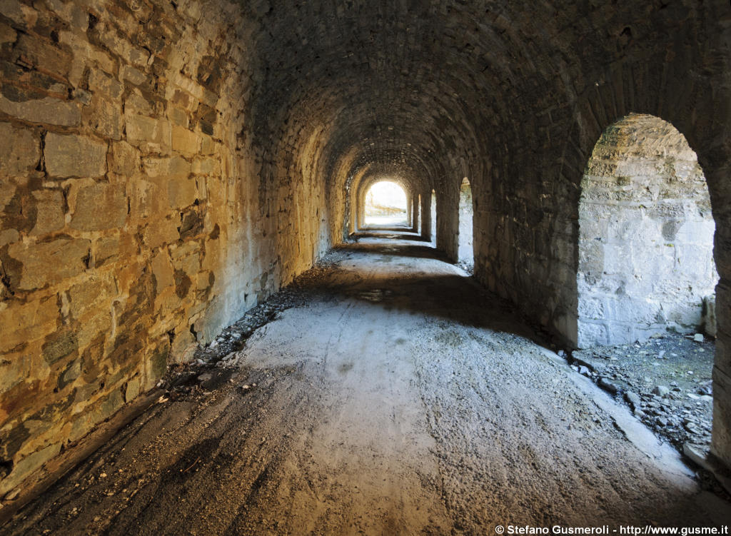  Interno galleria - click to next image