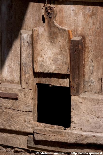  Uscio pollaio - click to next image