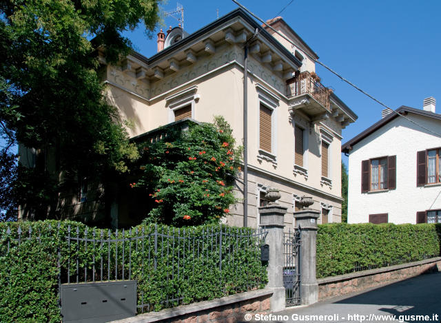  Casa Banci - Fronte Est - click to next image